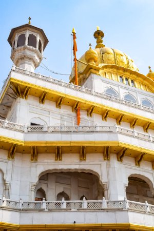 Foto de Vista de los detalles de la arquitectura dentro del Templo Dorado (Harmandir Sahib) en Amritsar, Punjab, India, Famoso monumento indio sikh, Templo Dorado, el santuario principal de Sikhs en Amritsar, India - Imagen libre de derechos