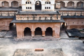 Beautiful view of Orchha Palace Fort, Raja Mahal and chaturbhuj temple from jahangir mahal, Orchha, Madhya Pradesh, Jahangir Mahal (Orchha Fort) in Orchha, Madhya Pradesh, Indian archaeological sites tote bag #695818974