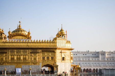 Foto de Hermosa vista del Templo Dorado - Harmandir Sahib en Amritsar, Punjab, India, Famoso monumento indio sikh, Templo Dorado, el santuario principal de Sikhs en Amritsar, India - Imagen libre de derechos