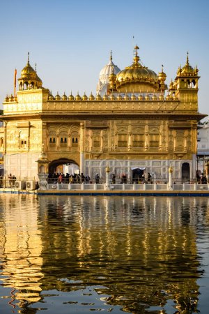 Schöne Ansicht des Goldenen Tempels - Harmandir Sahib in Amritsar, Punjab, Indien, Berühmte indische sikh Wahrzeichen, Goldener Tempel, das wichtigste Heiligtum der Sikhs in Amritsar, Indien