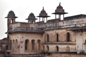 Beautiful view of Orchha Palace Fort, Raja Mahal and chaturbhuj temple from jahangir mahal, Orchha, Madhya Pradesh, Jahangir Mahal - Orchha Fort in Orchha, Madhya Pradesh, Indian archaeological sites t-shirt #706324510