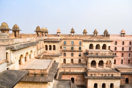 Schöne Aussicht auf Orchha Palace Fort, Raja Mahal und chaturbhuj Tempel von jahangir mahal, Orchha, Madhya Pradesh, Jahangir Mahal - Orchha Fort in Orchha, Madhya Pradesh, indische archäologische Stätten