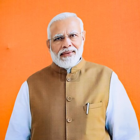 Téléchargez les photos : New Delhi, Inde - 17 février 2024 - Le Premier ministre Narendra Modi a découpé lors du road show du BJP, l'affiche du Premier ministre Modi lors d'un grand rassemblement électoral dans la capitale - en image libre de droit