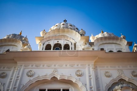 Blick auf Details der Architektur im Inneren des Goldenen Tempels - Harmandir Sahib in Amritsar, Punjab, Indien, Berühmtes indisches Wahrzeichen, Goldener Tempel, das wichtigste Heiligtum der Sikhs in Amritsar, Indien