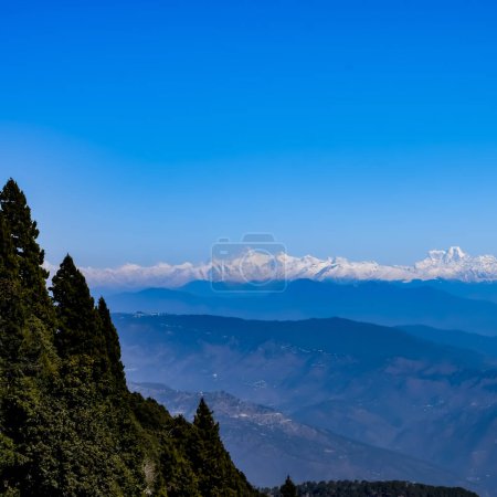 Très haut sommet de Nainital, Inde, la chaîne de montagnes qui est visible sur cette image est Himalaya Range, Beauté de la montagne à Nainital dans l'Uttarakhand, Inde