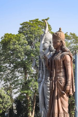 Grande statue de Lord Sita Ram près de l'aéroport international de Delhi, Delhi, Inde, Lord Ram et Sita grande statue touchant le ciel à l'autoroute principale Mahipalpur, Delhi