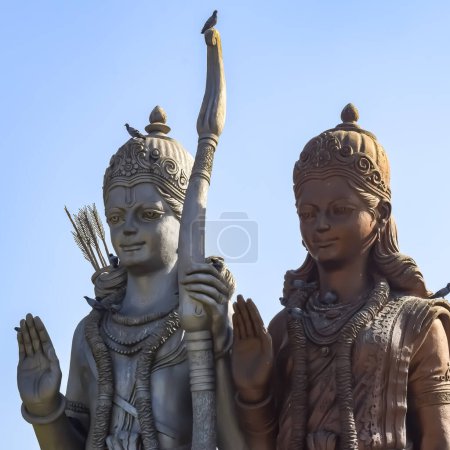 Große Statue von Lord Sita Ram in der Nähe von Delhi International Airport, Delhi, Indien, Herr Ram und Sita große Statue berührt Himmel an der Hauptstraße Mahipalpur, Delhi