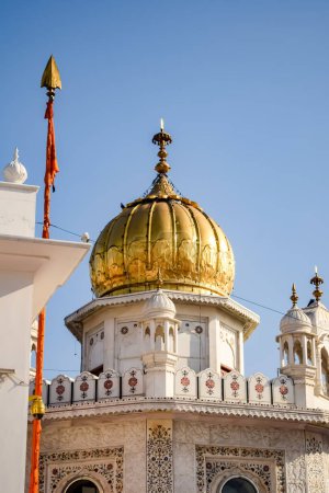 Vista de los detalles de la arquitectura dentro del Templo Dorado - Harmandir Sahib en Amritsar, Punjab, India, Famoso monumento indio sikh, Templo Dorado, el santuario principal de Sikhs en Amritsar, India