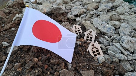 Bandera nacional de Japón en el terreno agrietado, concepto de terremoto 2023 tragedia. Foto de alta calidad