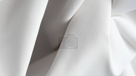 .Glatter weißer Stoffhintergrund, minimalistische Eleganz für Produktpräsentation oder Designprojekte