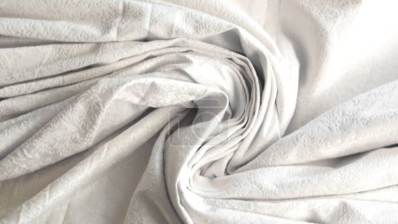 tissu froissé blanc minimaliste avec motif.
