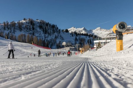 Foto de MARILLEVA. JAN 26, 2023. Rifugio Alpe Daolasa 2045m. Skiing area in the Dolomites Alps. Overlooking the Pista Mastellissima in Marilleva-Folgarida. Italy - Imagen libre de derechos