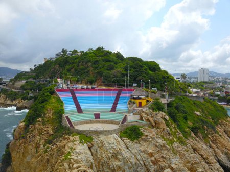 Photo pour Auditorium Sinfonia del Mar en plein air : A Drones View of Acapulcos Musical Haven, Mexique - image libre de droit