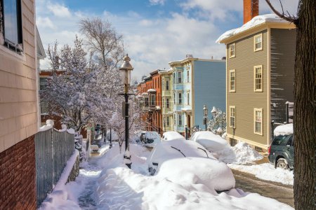 Foto de Casas en la histórica zona de Bunker Hill después de la tormenta de nieve en Boston, Massachusetts, EE.UU. - Imagen libre de derechos