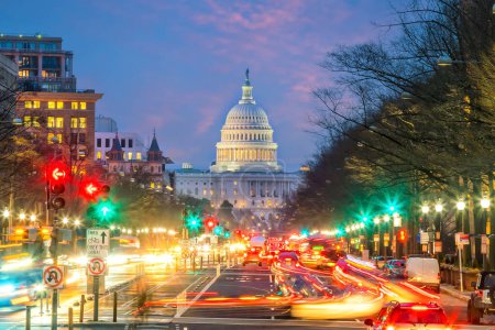 Foto de El edificio del Capitolio de los Estados Unidos en Washington, D.C. en el crepúsculo - Imagen libre de derechos