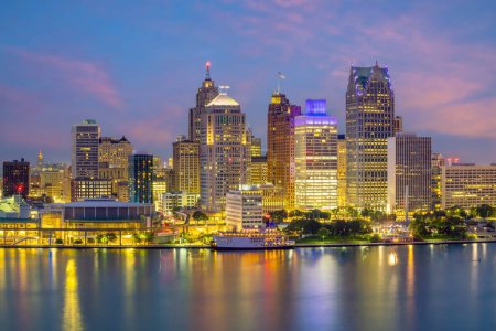 Téléchargez les photos : Paysage urbain de Detroit skyline dans le Michigan, États-Unis au coucher du soleil de Windsor, Ontario Canada - en image libre de droit