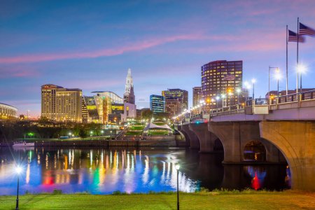 Téléchargez les photos : Skyline du centre-ville de Hartford, paysage urbain dans le Connecticut aux États-Unis - en image libre de droit