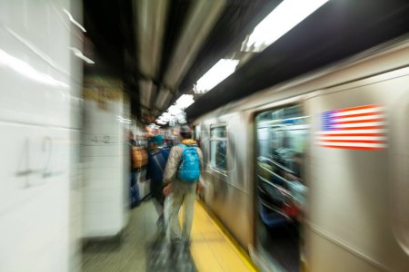 Foto de Sistema de metro de la ciudad de Nueva York en Manhattan (técnica de velocidad de obturación lenta)) - Imagen libre de derechos