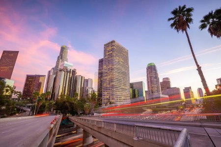 Téléchargez les photos : Downtown Los Angeles city skyline, paysage urbain de LA, États-Unis - en image libre de droit