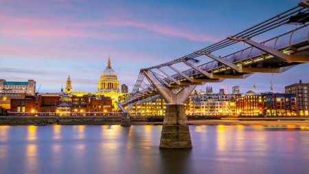 Téléchargez les photos : Skyline de Londres avec la cathédrale Saint-Pauls paysage urbain au Royaume-Uni Angleterre - en image libre de droit