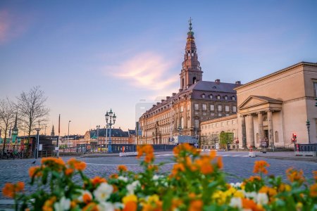 Téléchargez les photos : Paysage urbain du centre-ville de Copenhague skyline au Danemark au coucher du soleil - en image libre de droit