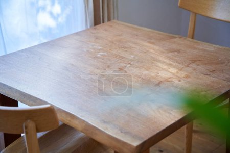 Foto de Mesa de comedor al sol - Imagen libre de derechos