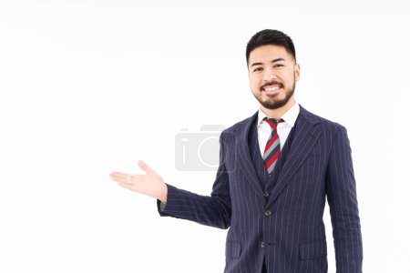 Téléchargez les photos : A man in a suit posing for guidance and white background - en image libre de droit
