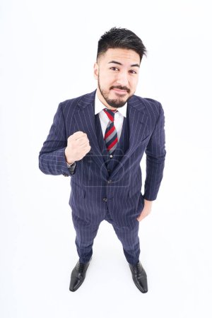 Téléchargez les photos : A man in a suit doing a guts pose and white background - en image libre de droit