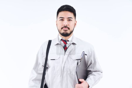 Téléchargez les photos : Homme d'affaires en vêtements de travail et fond blanc - en image libre de droit