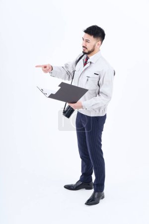 Photo pour Business person in work clothes confirming pointing and white background - image libre de droit