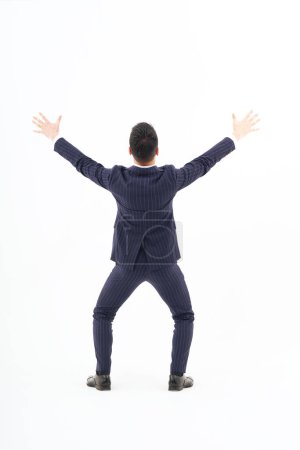 Téléchargez les photos : A man in a suit expressing joy and white background - en image libre de droit