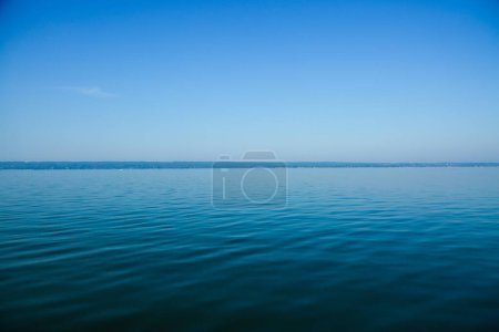 Foto de Lago ammer en verano, cielo azul - Imagen libre de derechos