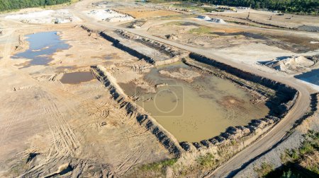 Fotografía aérea de aviones no tripulados de obras de tierra en un nuevo sitio de construcción en el Nepean Business Park en el gran suburbio de Sydney de Penrith en Nueva Gales del Sur en Australia