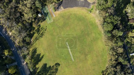 Drohnen-Luftaufnahme des Sportplatzes in Wentworth Falls in den Blue Mountains in NSW, Australien.