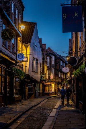 Téléchargez les photos : Les Shambles la nuit à York, Angleterre. - en image libre de droit