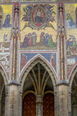 Foto de Hermosa arquitectura religiosa de Prague y murales - Imagen libre de derechos