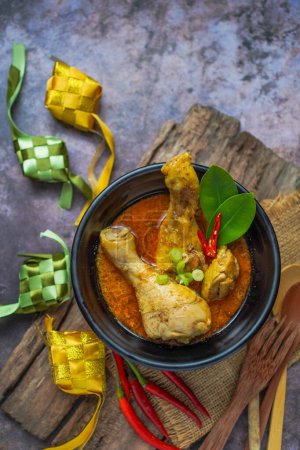 Téléchargez les photos : Curry de poulet indonésien ou opor ayam, un plat spécial pour Idul Fitri ou Lebaran - en image libre de droit