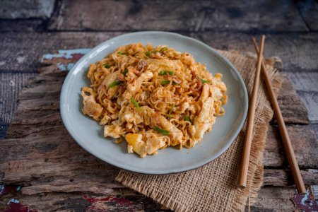 Indonesian stir fried instant noodles : Mie goreng