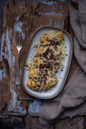 Téléchargez les photos : Banane grillée indonésienne au fromage et chocolat, Pisang Bakar - en image libre de droit