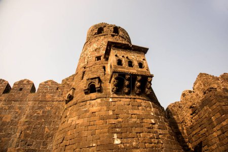 Téléchargez les photos : Ancien fort Daulatabad près Aurangabad, Maharashtra, Inde, Il a été construit au 14ème siècle après JC - en image libre de droit
