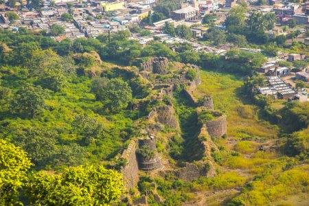 Téléchargez les photos : Daulatabad vue sur la ville depuis le fort Devgiri, Aurangabad, Maharashtra, Inde. - en image libre de droit