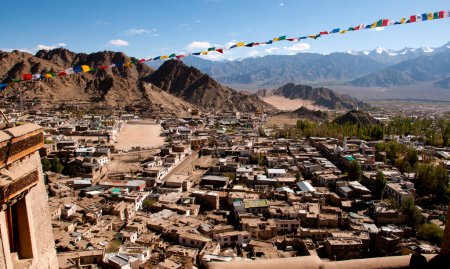 Téléchargez les photos : Leh vue sur la ville depuis Leh Palace, Leh, Ladakh, Inde - en image libre de droit