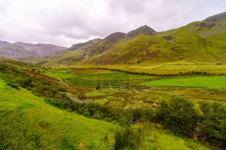 Foto de Vista del paisaje de Nant Ffrancon Pass, en el Parque Nacional Snowdonia, al norte de Gales, Reino Unido - Imagen libre de derechos