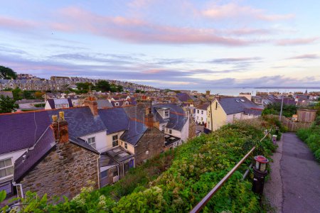 Téléchargez les photos : Coucher de soleil sur le toit de la ville de St Ives, Cornouailles, Angleterre, Royaume-Uni - en image libre de droit