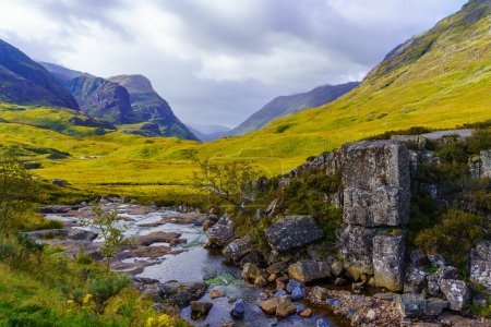 Blick auf die Landschaft des Glencoe Valley, in den West Highlands von Schottland, Großbritannien