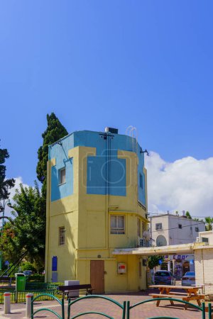 Téléchargez les photos : Haïfa, Israël - 06 mai 2023 : Vue du château d'eau historique, dans le quartier de Neve Shaanan, Haïfa, Israël - en image libre de droit