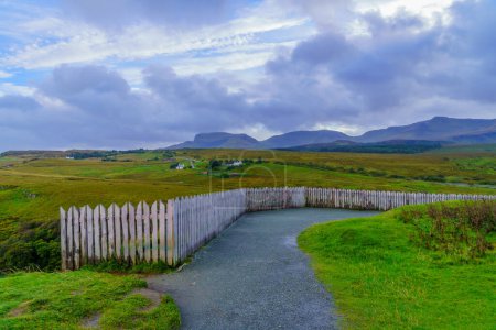 Téléchargez les photos : Vue du paysage rural, dans l'île de Skye, Hébrides intérieures, Écosse, Royaume-Uni - en image libre de droit