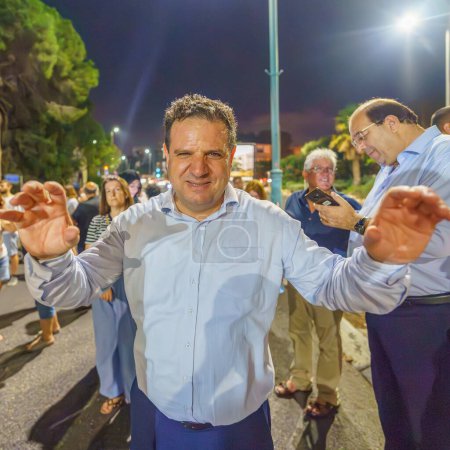Foto de Haifa, Israel - 31 de agosto de 2023: Ayman Odeh, líder y miembro de la Knesset, participa en la marcha de la protesta de los muertos contra el aumento de la violencia y la tasa de asesinatos en la sociedad árabe. Haifa, Israel - Imagen libre de derechos