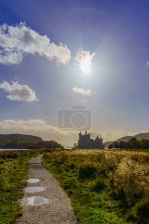 Foto de Vista del Castillo de Kilchurn en el extremo noreste de Loch Awe, en Argyll y Bute, Escocia, Reino Unido - Imagen libre de derechos