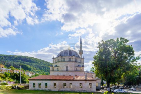 Téléchargez les photos : Shumen, Bulgarie - 18 septembre 2023 : Vue de la mosquée Sherif Halil Pacha (Tombul), à Shumen, Bulgarie - en image libre de droit